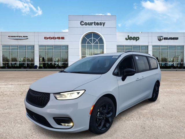 new 2026 Chrysler Pacifica car, priced at $51,405