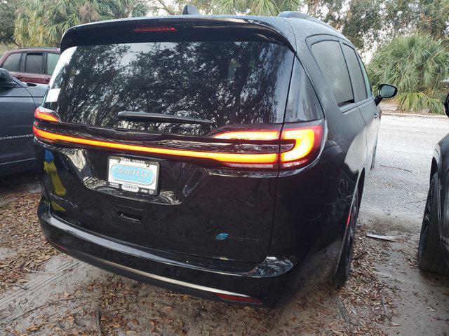 new 2025 Chrysler Pacifica Hybrid car, priced at $51,280