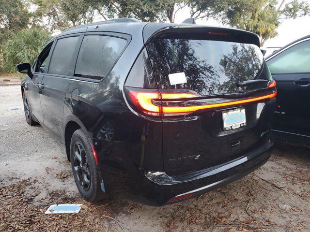 new 2025 Chrysler Pacifica Hybrid car, priced at $51,280