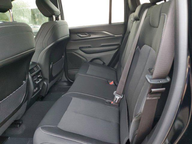 new 2025 Jeep Grand Cherokee car, priced at $33,625