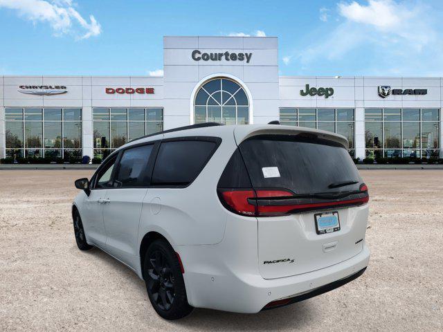 new 2025 Chrysler Pacifica car, priced at $45,345