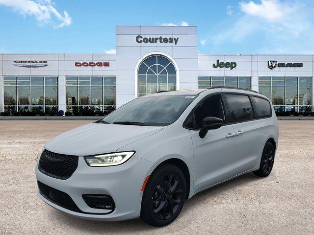new 2025 Chrysler Pacifica car, priced at $45,345