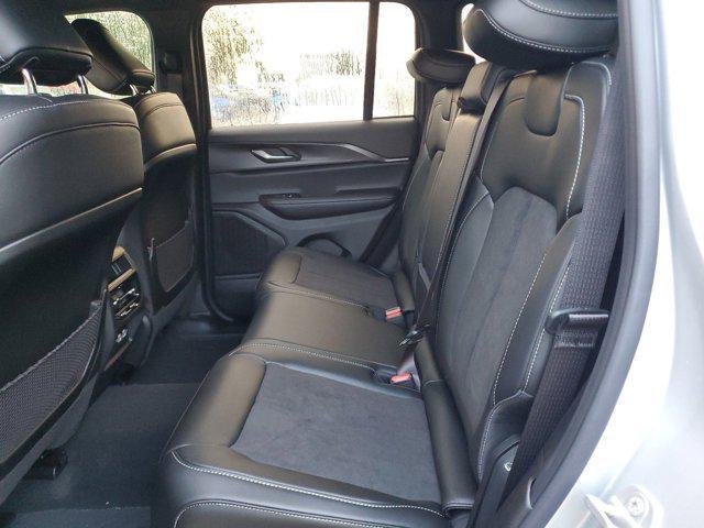 new 2025 Jeep Grand Cherokee car, priced at $38,999