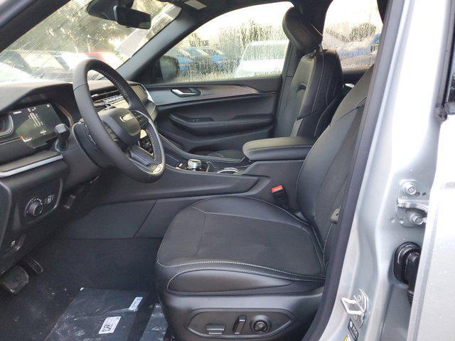 new 2025 Jeep Grand Cherokee car, priced at $38,999