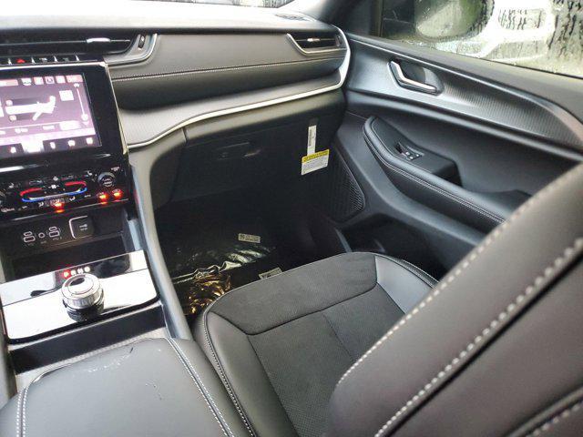 new 2025 Jeep Grand Cherokee car, priced at $38,999