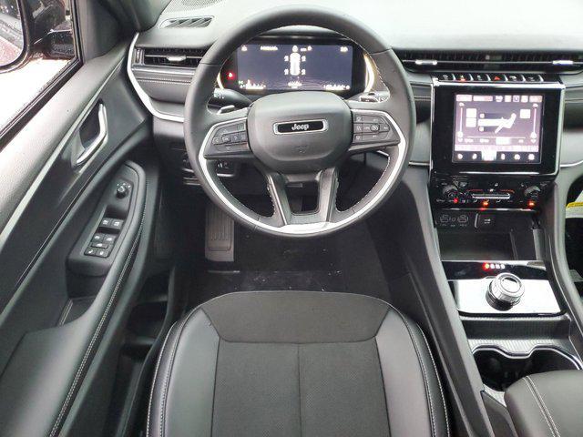 new 2025 Jeep Grand Cherokee car, priced at $38,975