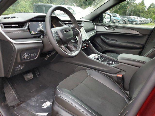 new 2025 Jeep Grand Cherokee car, priced at $38,975