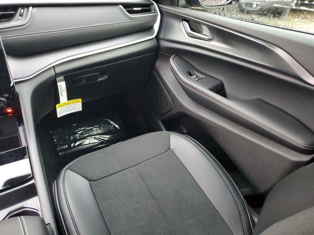 new 2025 Jeep Grand Cherokee car, priced at $38,975