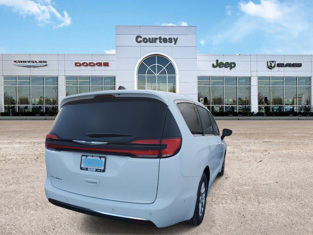 new 2025 Chrysler Pacifica car, priced at $41,725