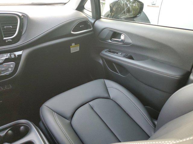 new 2025 Chrysler Pacifica car, priced at $38,643