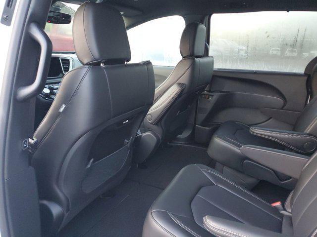 new 2025 Chrysler Pacifica car, priced at $41,725