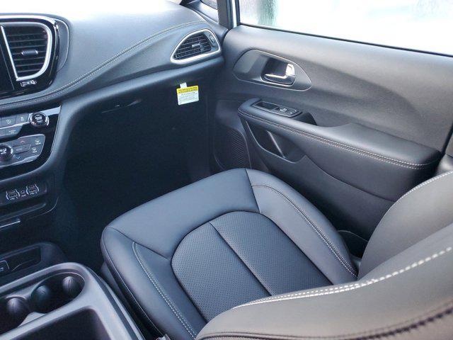 new 2025 Chrysler Pacifica car, priced at $41,725