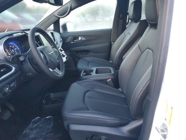 new 2025 Chrysler Pacifica car, priced at $41,725