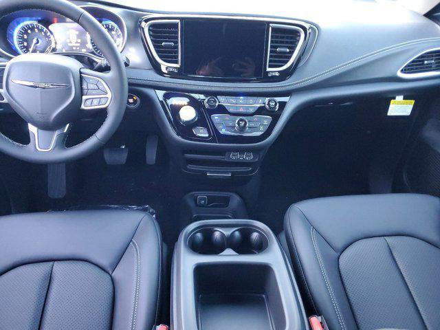 new 2025 Chrysler Pacifica car, priced at $41,725