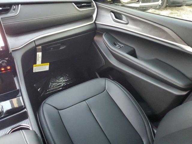 new 2025 Jeep Grand Cherokee car, priced at $40,995