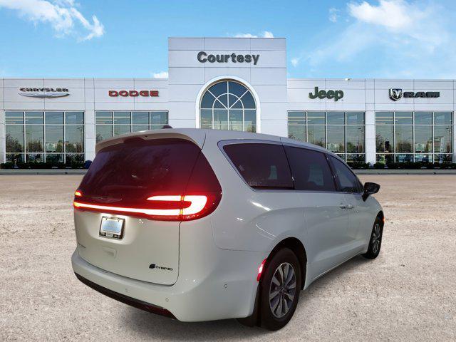 new 2025 Chrysler Pacifica Hybrid car, priced at $35,705