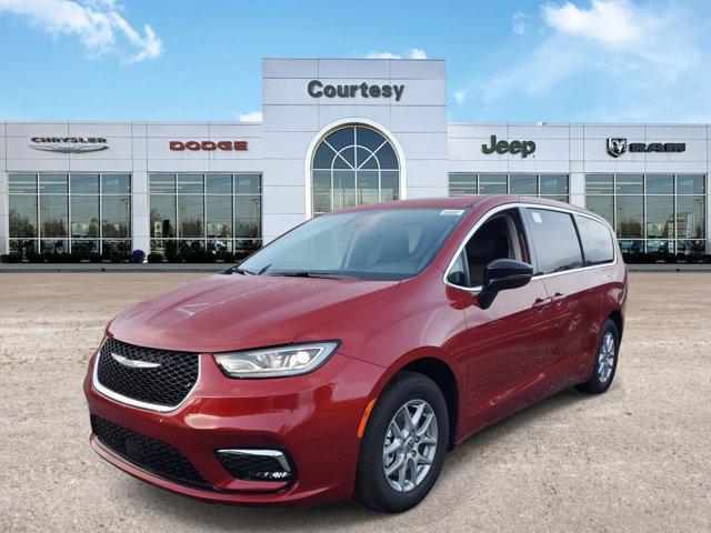 new 2024 Chrysler Pacifica car, priced at $44,035