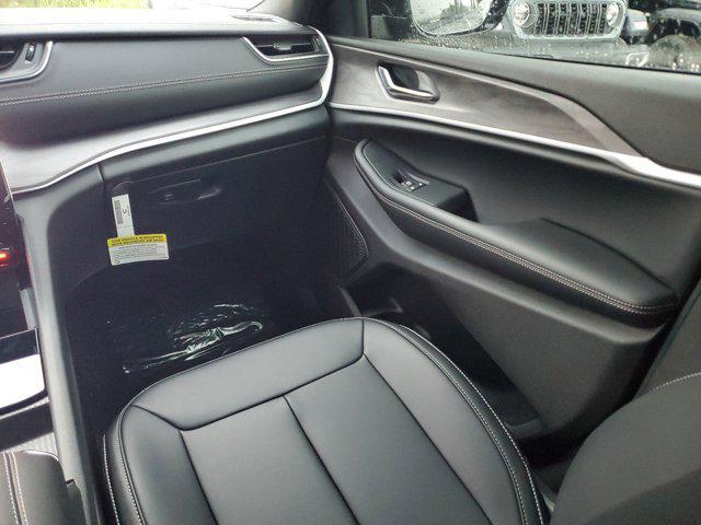 new 2025 Jeep Grand Cherokee car, priced at $38,745