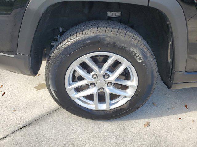 used 2025 Jeep Grand Cherokee L car, priced at $32,975