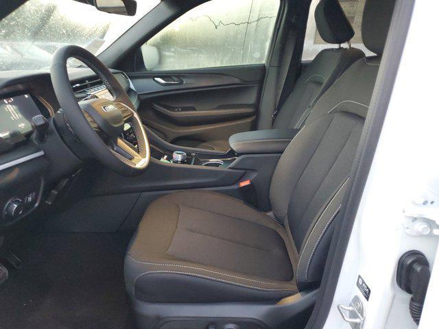 new 2025 Jeep Grand Cherokee car, priced at $31,205