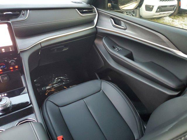new 2025 Jeep Grand Cherokee car, priced at $40,995