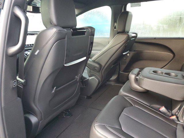 new 2025 Chrysler Pacifica car, priced at $46,865