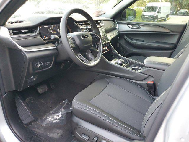 new 2025 Jeep Grand Cherokee car, priced at $31,999