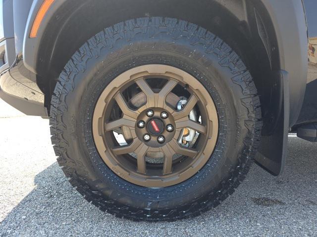new 2025 Nissan Frontier car, priced at $40,987