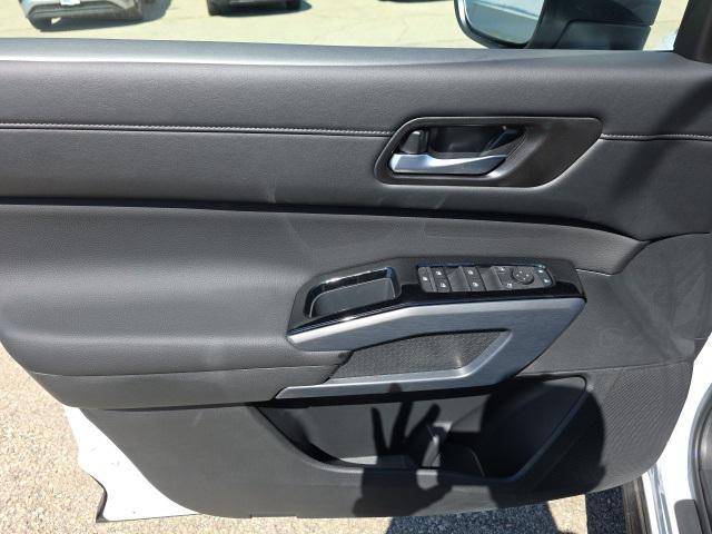 new 2025 Nissan Pathfinder car, priced at $45,385