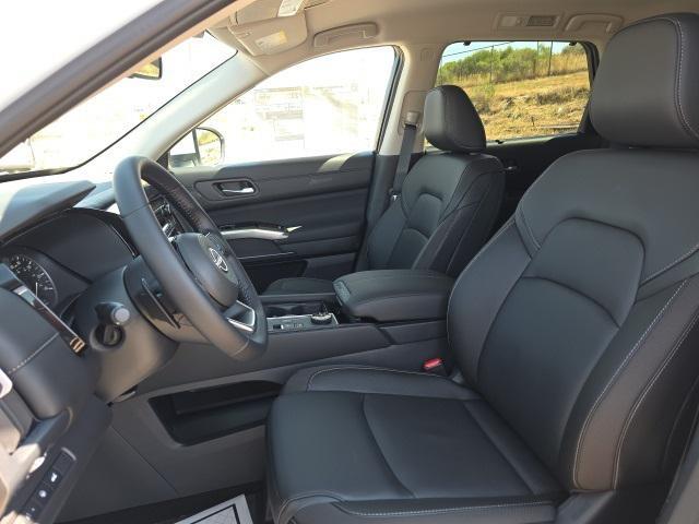 new 2025 Nissan Pathfinder car, priced at $45,385