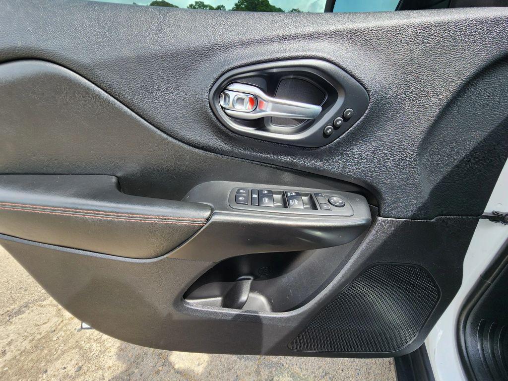 used 2019 Jeep Cherokee car, priced at $13,990