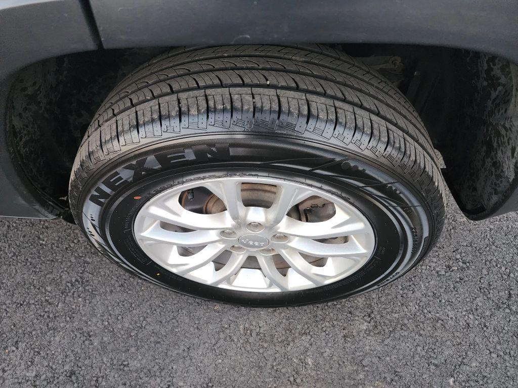 used 2019 Jeep Cherokee car, priced at $10,990