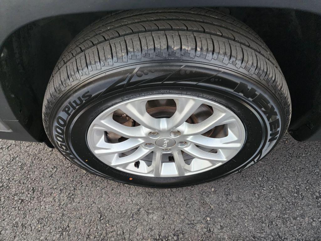 used 2019 Jeep Cherokee car, priced at $10,990