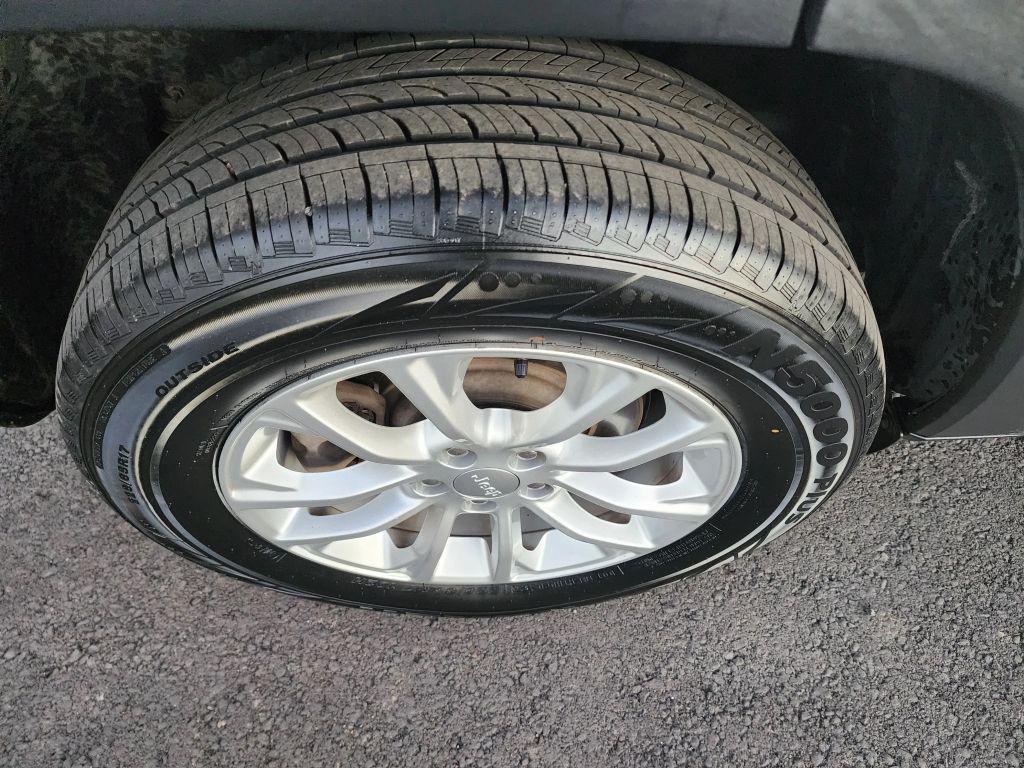 used 2019 Jeep Cherokee car, priced at $10,990