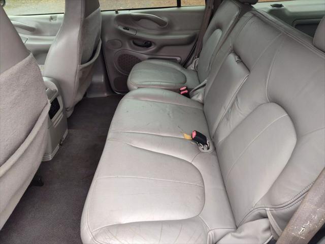 used 2001 Ford Expedition car, priced at $3,990