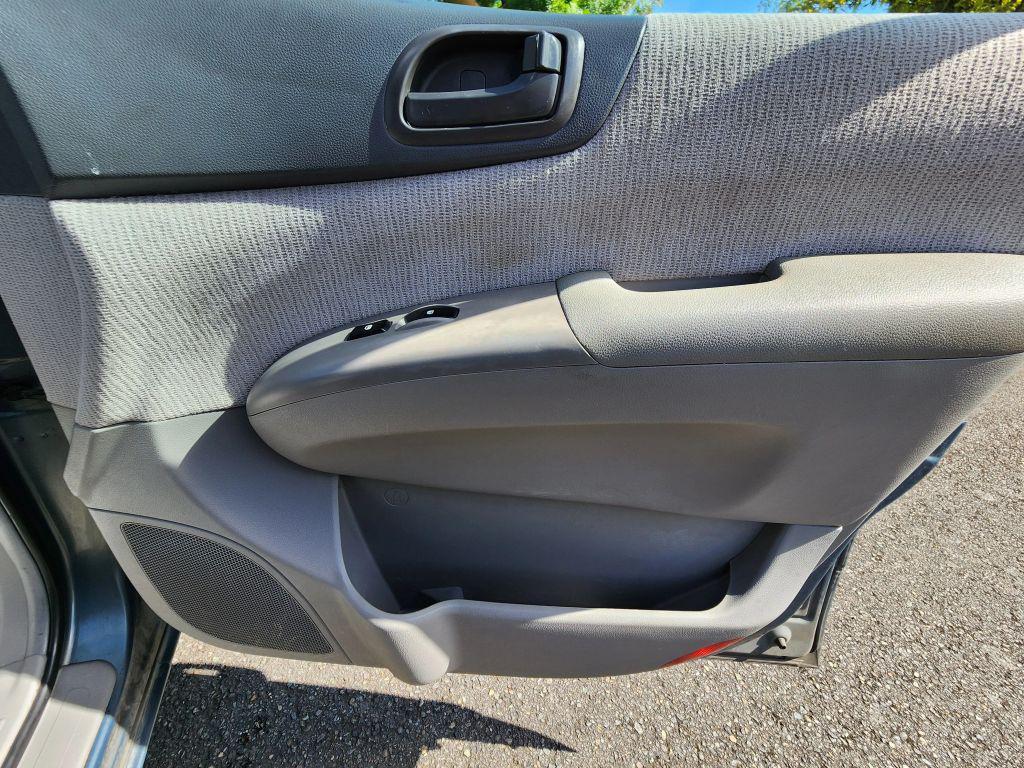 used 2006 Kia Sedona car, priced at $3,990