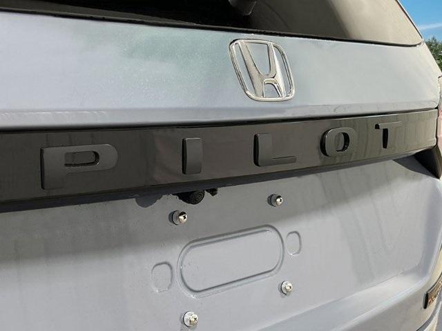 new 2025 Honda Pilot car, priced at $51,305