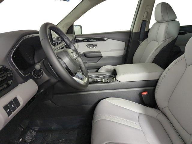 new 2025 Honda Pilot car, priced at $52,950
