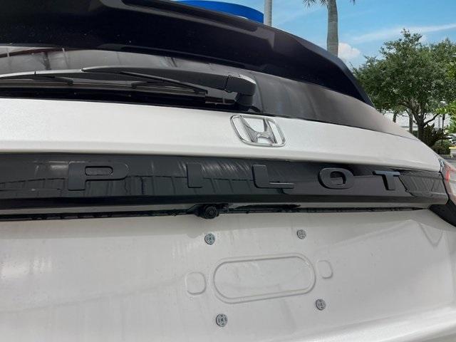 new 2025 Honda Pilot car, priced at $51,305