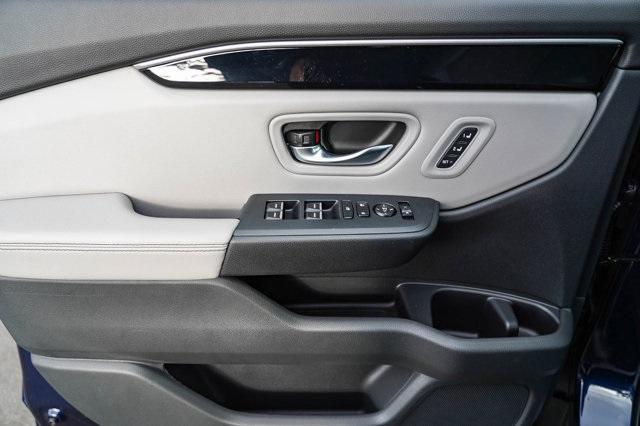 new 2025 Honda Pilot car, priced at $45,680