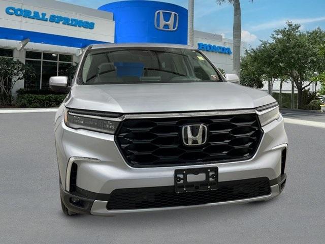 new 2025 Honda Pilot car, priced at $47,825