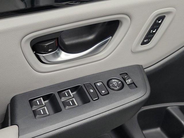 used 2025 Honda Pilot car, priced at $45,890