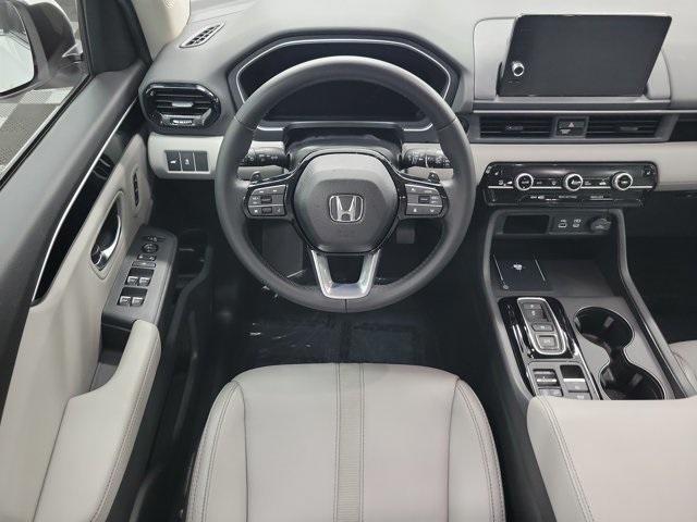 used 2025 Honda Pilot car, priced at $45,890
