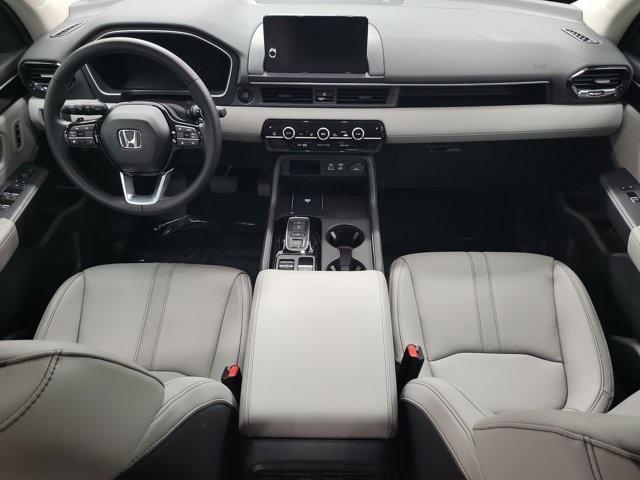 used 2025 Honda Pilot car, priced at $45,890