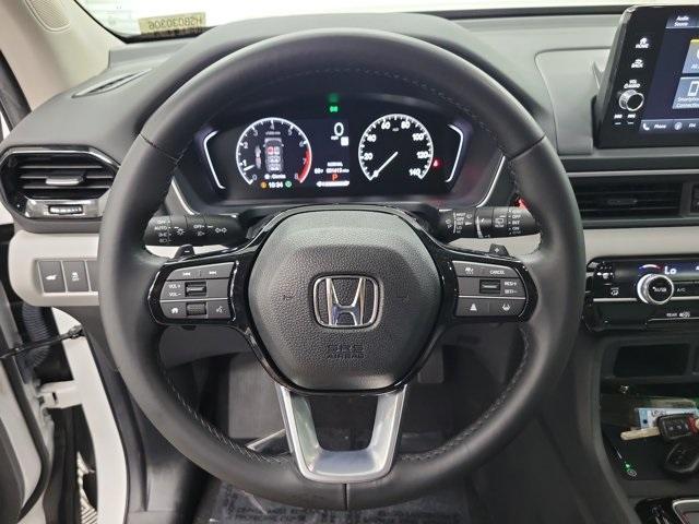 used 2025 Honda Pilot car, priced at $45,890
