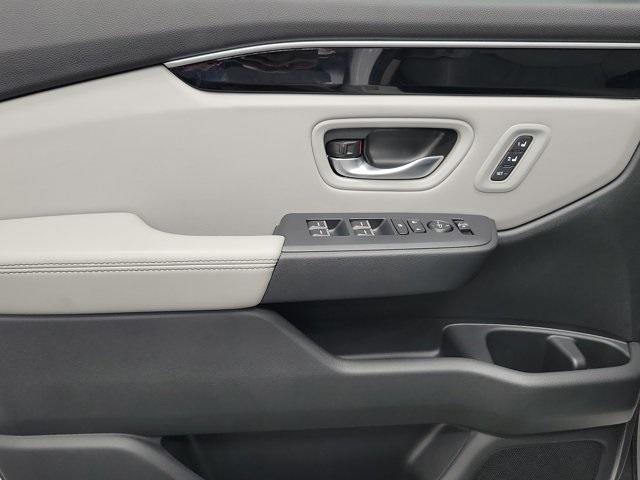 used 2025 Honda Pilot car, priced at $45,890