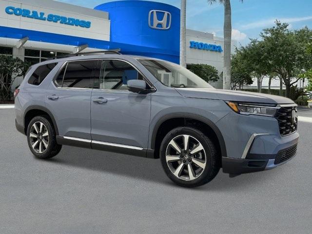 new 2025 Honda Pilot car, priced at $54,985