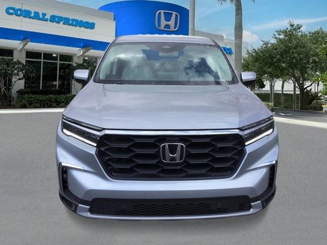 new 2025 Honda Pilot car, priced at $45,700