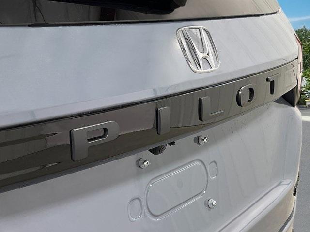 new 2025 Honda Pilot car, priced at $44,205