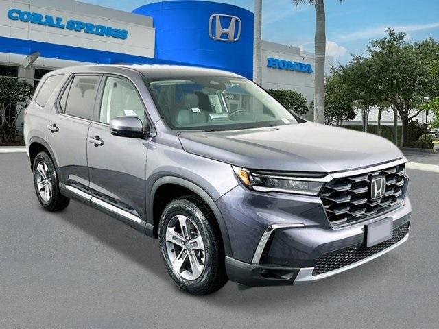 new 2025 Honda Pilot car, priced at $45,645